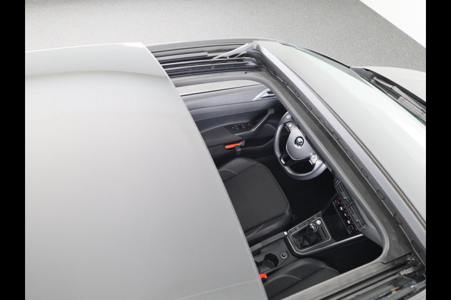 Volkswagen Polo 1.0 TSI Highline Business R 95 pk | Navigatie | Panoramadak | Parkeersensoren | Achteruitrijcamera | LED koplampen | Voll. digitaal instrumentenpaneel |