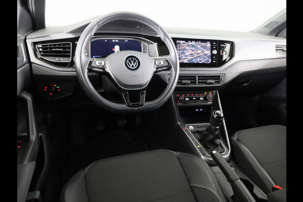 Volkswagen Polo 1.0 TSI Highline Business R 95 pk | Navigatie | Panoramadak | Parkeersensoren | Achteruitrijcamera | LED koplampen | Voll. digitaal instrumentenpaneel |