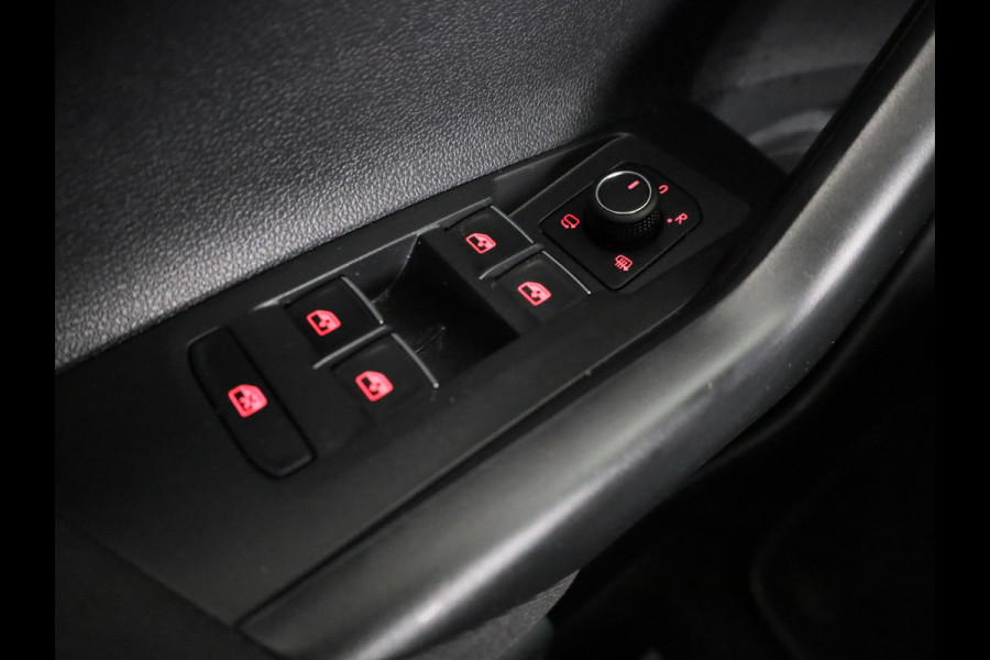 Volkswagen Polo 1.0 TSI Highline Business R 95 pk | Navigatie | Panoramadak | Parkeersensoren | Achteruitrijcamera | LED koplampen | Voll. digitaal instrumentenpaneel |