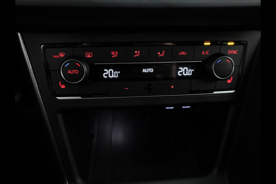 Volkswagen Polo 1.0 TSI Highline Business R 95 pk | Navigatie | Panoramadak | Parkeersensoren | Achteruitrijcamera | LED koplampen | Voll. digitaal instrumentenpaneel |