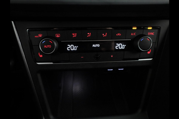 Volkswagen Polo 1.0 TSI Highline Business R 95 pk | Navigatie | Panoramadak | Parkeersensoren | Achteruitrijcamera | LED koplampen | Voll. digitaal instrumentenpaneel |