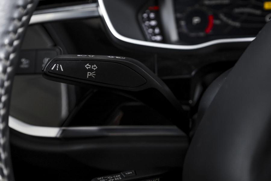 Audi Q3 35 TFSI 2x S-Line 150 PK - Automaat | Dig.Cockpit | Adapt.Cruise | Leder | PDC | App.Connect | Auto.Airco | Elek. Klep | Elek.Trekhaak | LM 19" |