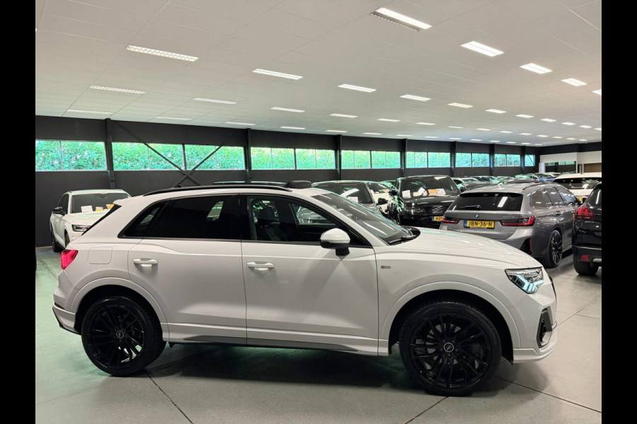 Audi Q3 35 TFSI S-LINE BLACK-LINE 20'' PANO/DAB/CARPLAY/STOEL-M/CAM/LED///