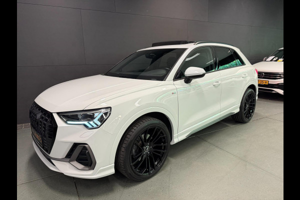 Audi Q3 35 TFSI S-LINE BLACK-LINE 20'' PANO/DAB/CARPLAY/STOEL-M/CAM/LED///
