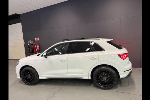 Audi Q3 35 TFSI S-LINE BLACK-LINE 20'' PANO/DAB/CARPLAY/STOEL-M/CAM/LED///