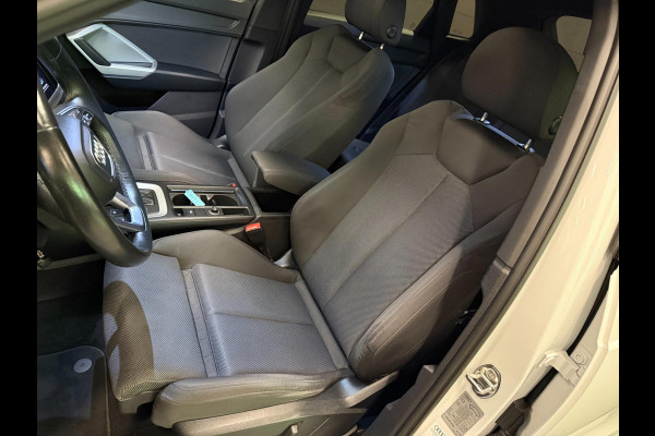 Audi Q3 35 TFSI S-LINE BLACK-LINE 20'' PANO/DAB/CARPLAY/STOEL-M/CAM/LED///