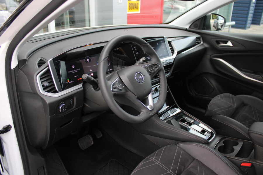 Opel Grandland 1.2 Turbo 130PK AUTOMAAT ULTIMATE | STOEL/STUUR/VOORRUIT VERWARMING | ACHTRERUITRIJ CAMERA | DODEHOEK DETECTIE | ELEKTRISCH BEDIENBARE ACHTERKLEP | FULL LED MATRIX KOPLAMPEN | NAVIGATIE | 19" LICHTMETALEN VELGEN | ALCANTARA BEKLEDING | APPLE CARPLAY/ANDROID AUTO | DRAADLOZE TELEFOONLADER | KEYLESS ENTRY/START | BLACK PACK | ADAPTIVE CRUISE CONTROL |