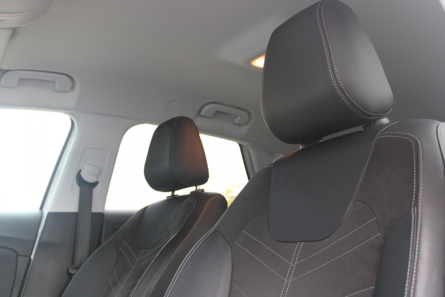 Opel Grandland 1.2 Turbo 130PK AUTOMAAT ULTIMATE | STOEL/STUUR/VOORRUIT VERWARMING | ACHTRERUITRIJ CAMERA | DODEHOEK DETECTIE | ELEKTRISCH BEDIENBARE ACHTERKLEP | FULL LED MATRIX KOPLAMPEN | NAVIGATIE | 19" LICHTMETALEN VELGEN | ALCANTARA BEKLEDING | APPLE CARPLAY/ANDROID AUTO | DRAADLOZE TELEFOONLADER | KEYLESS ENTRY/START | BLACK PACK | ADAPTIVE CRUISE CONTROL |