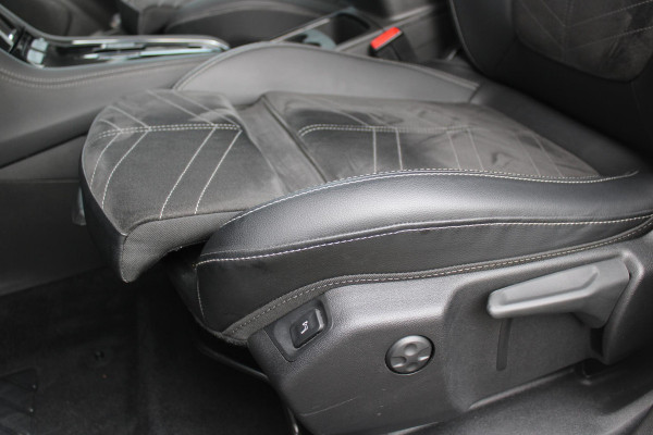 Opel Grandland 1.2 Turbo 130PK AUTOMAAT ULTIMATE | STOEL/STUUR/VOORRUIT VERWARMING | ACHTRERUITRIJ CAMERA | DODEHOEK DETECTIE | ELEKTRISCH BEDIENBARE ACHTERKLEP | FULL LED MATRIX KOPLAMPEN | NAVIGATIE | 19" LICHTMETALEN VELGEN | ALCANTARA BEKLEDING | APPLE CARPLAY/ANDROID AUTO | DRAADLOZE TELEFOONLADER | KEYLESS ENTRY/START | BLACK PACK | ADAPTIVE CRUISE CONTROL |