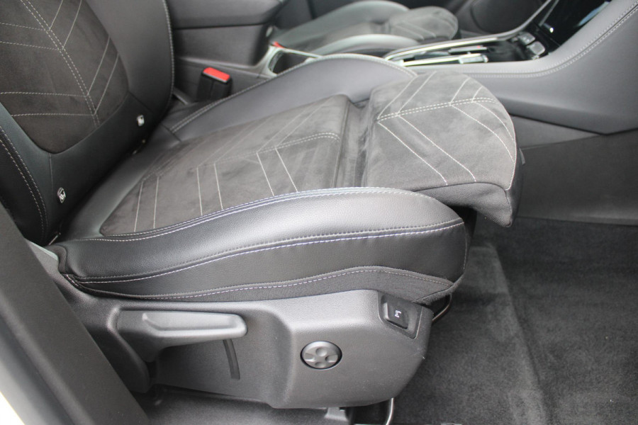 Opel Grandland 1.2 Turbo 130PK AUTOMAAT ULTIMATE | STOEL/STUUR/VOORRUIT VERWARMING | ACHTRERUITRIJ CAMERA | DODEHOEK DETECTIE | ELEKTRISCH BEDIENBARE ACHTERKLEP | FULL LED MATRIX KOPLAMPEN | NAVIGATIE | 19" LICHTMETALEN VELGEN | ALCANTARA BEKLEDING | APPLE CARPLAY/ANDROID AUTO | DRAADLOZE TELEFOONLADER | KEYLESS ENTRY/START | BLACK PACK | ADAPTIVE CRUISE CONTROL |