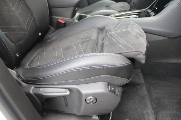 Opel Grandland 1.2 Turbo 130PK AUTOMAAT ULTIMATE | STOEL/STUUR/VOORRUIT VERWARMING | ACHTRERUITRIJ CAMERA | DODEHOEK DETECTIE | ELEKTRISCH BEDIENBARE ACHTERKLEP | FULL LED MATRIX KOPLAMPEN | NAVIGATIE | 19" LICHTMETALEN VELGEN | ALCANTARA BEKLEDING | APPLE CARPLAY/ANDROID AUTO | DRAADLOZE TELEFOONLADER | KEYLESS ENTRY/START | BLACK PACK | ADAPTIVE CRUISE CONTROL |