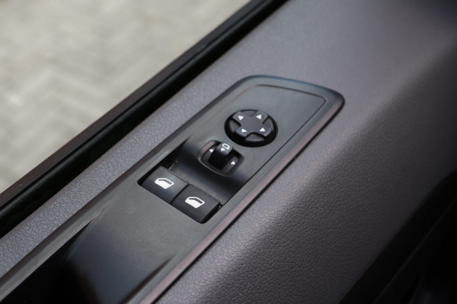 Opel Vivaro 2.0 CDTI L2H1 Innovation | ACC | Camera | Head-up | Navigatie | F1 Flippers | Carplay | Lederen bekleding | Stoelverwarming | Trekhaak | Dealer onderhouden |Nieuwe APK