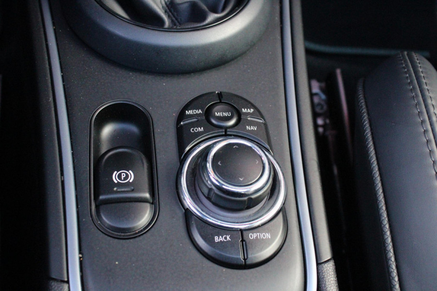 MINI Countryman 2.0 Cooper S E ALL4 UNTAMED | PANORAMISCH SCHUIF/KANTEL DAK | HARMAN KARDON PREMIUM AUDIO SYSTEM | FULL LEDEREN BEKLEDING | ELEKTRISCH BEDIENBARE VOORSTOELEN MET GEHEUGEN OP DE BESTUURDERSSTOEL | DRAADLOZE APPLE CARPLAY/ANDROID AUTO | DRAADLOZE TELEFOONLADER | NAVIGATIE | ACHTERUITRIJ CAMERA | FULL LED KOPLAMPEN | STOEL/VOORRUIT VERWARMING | 18" LICHTMETALEN VELGEN | HEAD UP DISPLAY | ADAPTIVE CRUISE CONTROL | UNION JACK ACHTERLICHTEN | KEYLESS ENTRY/START |