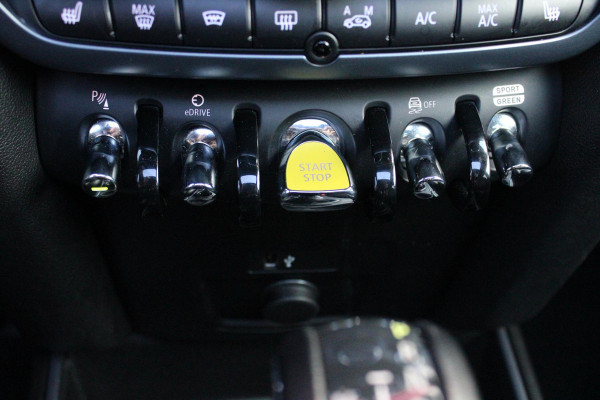 MINI Countryman 2.0 Cooper S E ALL4 UNTAMED | PANORAMISCH SCHUIF/KANTEL DAK | HARMAN KARDON PREMIUM AUDIO SYSTEM | FULL LEDEREN BEKLEDING | ELEKTRISCH BEDIENBARE VOORSTOELEN MET GEHEUGEN OP DE BESTUURDERSSTOEL | DRAADLOZE APPLE CARPLAY/ANDROID AUTO | DRAADLOZE TELEFOONLADER | NAVIGATIE | ACHTERUITRIJ CAMERA | FULL LED KOPLAMPEN | STOEL/VOORRUIT VERWARMING | 18" LICHTMETALEN VELGEN | HEAD UP DISPLAY | ADAPTIVE CRUISE CONTROL | UNION JACK ACHTERLICHTEN | KEYLESS ENTRY/START |
