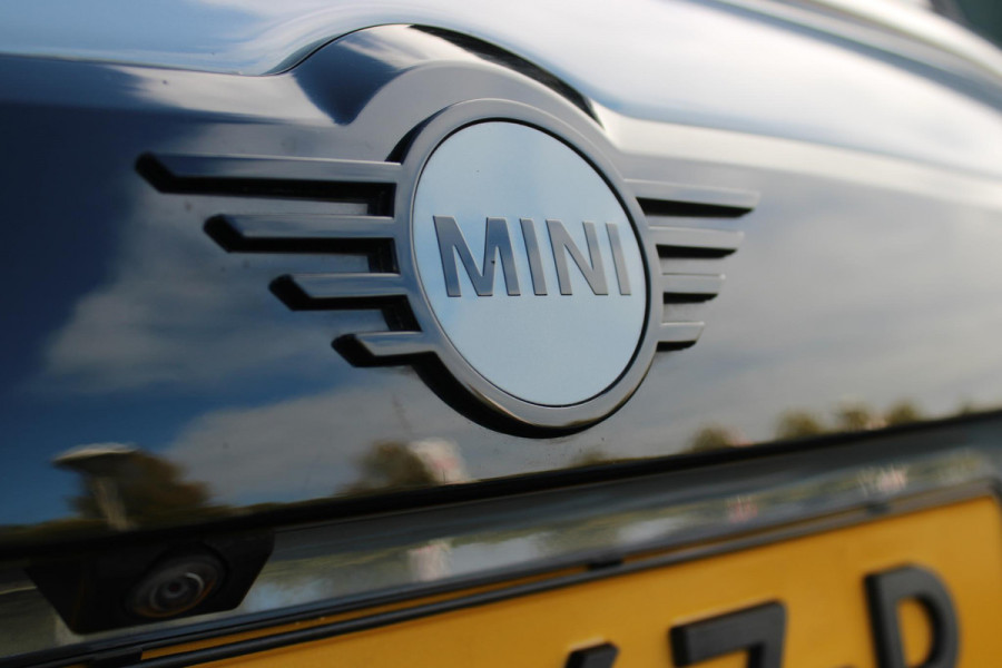 MINI Countryman 2.0 Cooper S E ALL4 UNTAMED | PANORAMISCH SCHUIF/KANTEL DAK | HARMAN KARDON PREMIUM AUDIO SYSTEM | FULL LEDEREN BEKLEDING | ELEKTRISCH BEDIENBARE VOORSTOELEN MET GEHEUGEN OP DE BESTUURDERSSTOEL | DRAADLOZE APPLE CARPLAY/ANDROID AUTO | DRAADLOZE TELEFOONLADER | NAVIGATIE | ACHTERUITRIJ CAMERA | FULL LED KOPLAMPEN | STOEL/VOORRUIT VERWARMING | 18" LICHTMETALEN VELGEN | HEAD UP DISPLAY | ADAPTIVE CRUISE CONTROL | UNION JACK ACHTERLICHTEN | KEYLESS ENTRY/START |