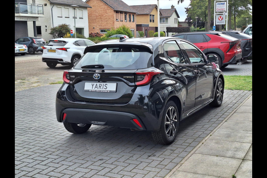 Toyota Yaris 1.5 Hybrid Dynamic | Apple CarPlay/Android Auto, Lichtmetalen velgen, LED, Parkeercamera, Climate control
