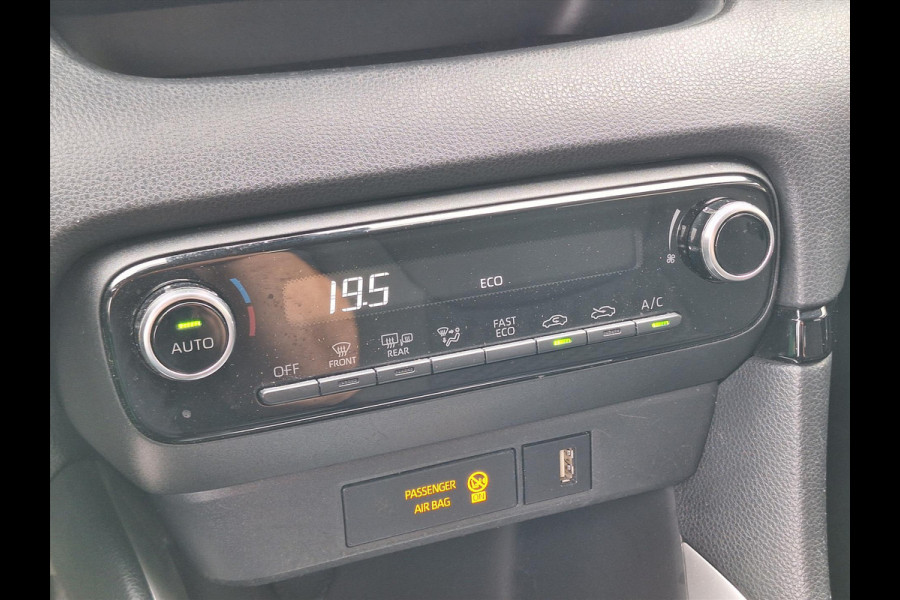 Toyota Yaris 1.5 Hybrid Dynamic | Apple CarPlay/Android Auto, Lichtmetalen velgen, LED, Parkeercamera, Climate control