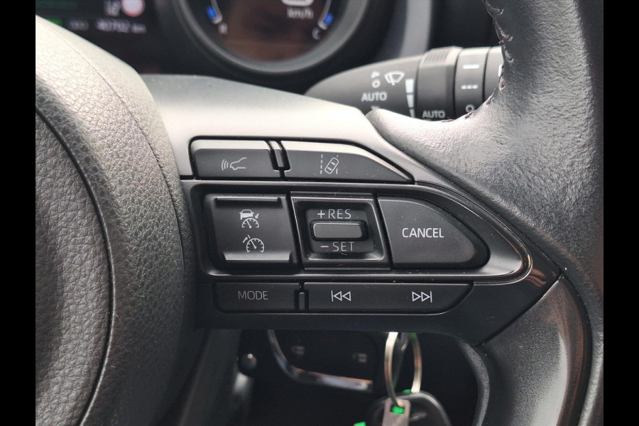 Toyota Yaris 1.5 Hybrid Dynamic | Apple CarPlay/Android Auto, Lichtmetalen velgen, LED, Parkeercamera, Climate control