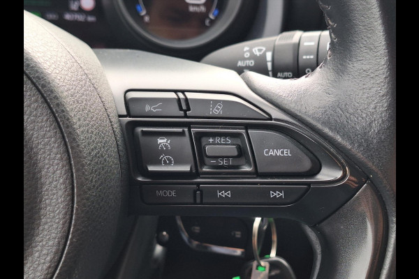 Toyota Yaris 1.5 Hybrid Dynamic | Apple CarPlay/Android Auto, Lichtmetalen velgen, LED, Parkeercamera, Climate control