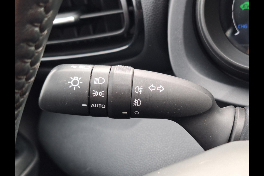 Toyota Yaris 1.5 Hybrid Dynamic | Apple CarPlay/Android Auto, Lichtmetalen velgen, LED, Parkeercamera, Climate control