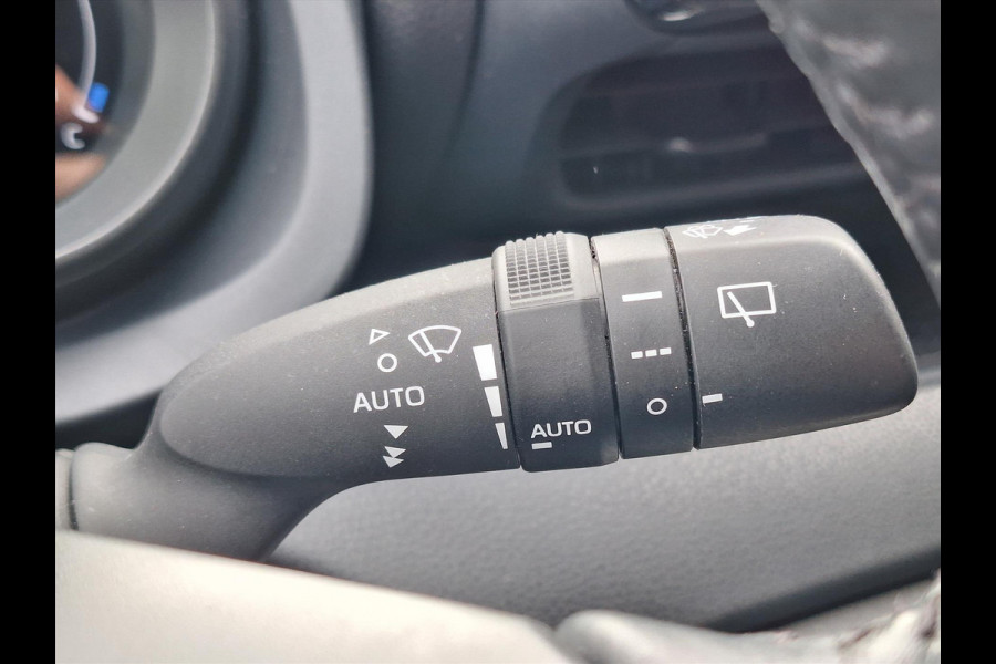 Toyota Yaris 1.5 Hybrid Dynamic | Apple CarPlay/Android Auto, Lichtmetalen velgen, LED, Parkeercamera, Climate control