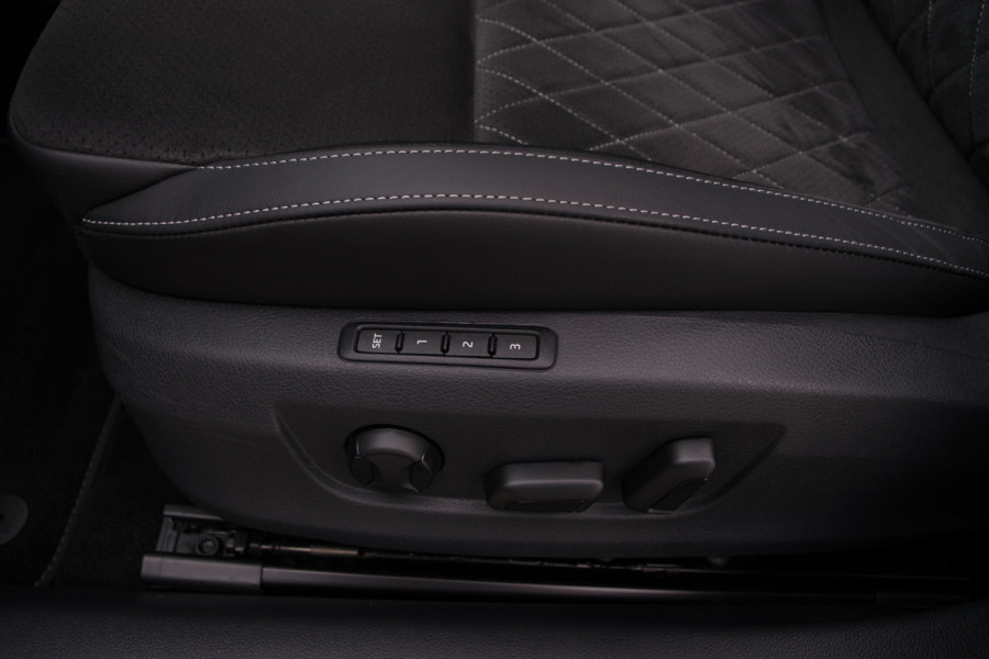 Škoda Superb Combi 1.4 TSI 218 PK iV Sportline Business PHEV, Panoramadak, Adap. Cruise Control, Camera