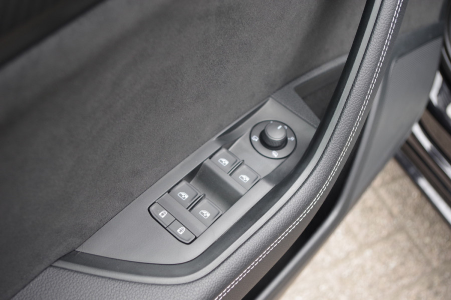 Škoda Superb Combi 1.4 TSI 218 PK iV Sportline Business PHEV, Panoramadak, Adap. Cruise Control, Camera