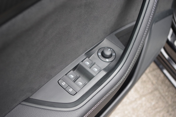 Škoda Superb Combi 1.4 TSI 218 PK iV Sportline Business PHEV, Panoramadak, Adap. Cruise Control, Camera
