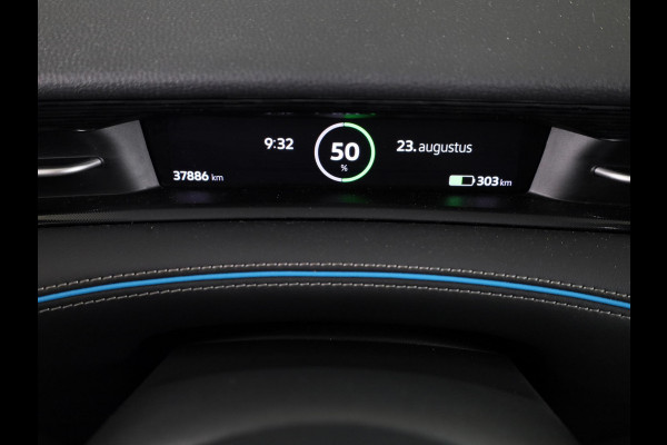 Volkswagen ID.7 Pro Business 77 kWh 286 PK | Warmtepomp | 20 Inch | Camera | Navigatie