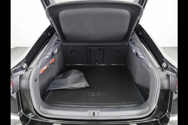 Volkswagen ID.7 Pro Business 77 kWh 286 PK | Warmtepomp | 20 Inch | Camera | Navigatie