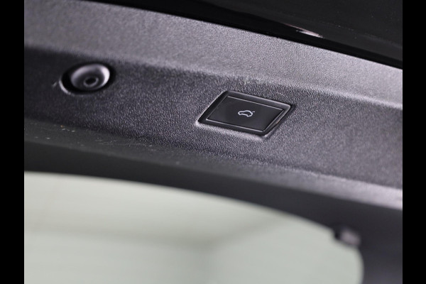 Volkswagen ID.7 Pro Business 77 kWh 286 PK | Warmtepomp | 20 Inch | Camera | Navigatie
