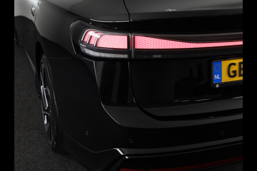 Volkswagen ID.7 Pro Business 77 kWh 286 PK | Warmtepomp | 20 Inch | Camera | Navigatie