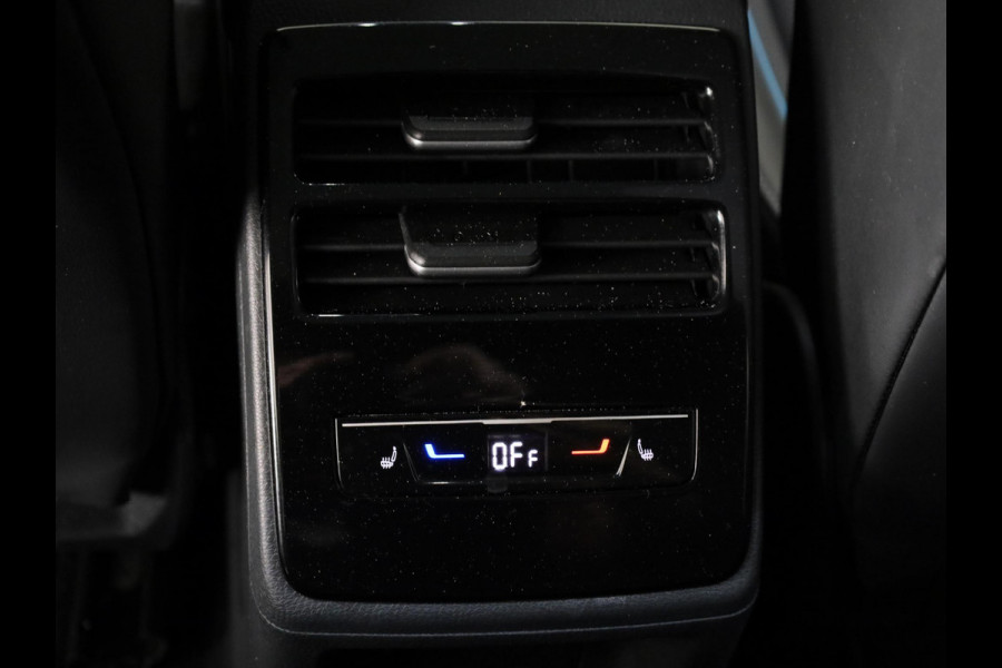 Volkswagen ID.7 Pro Business 77 kWh 286 PK | Warmtepomp | 20 Inch | Camera | Navigatie