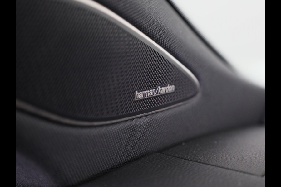 Volkswagen ID.7 Pro Business 77 kWh 286 PK | Warmtepomp | 20 Inch | Camera | Navigatie