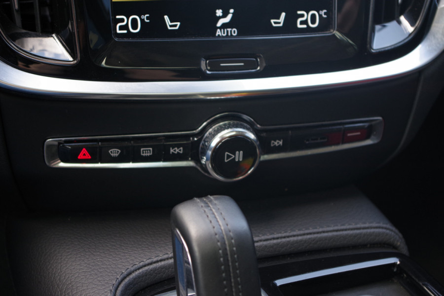 Volvo V60 2.0 T6 350 PK Recharge AWD R-Design, Panoramadak, Adap. Cruise Control, 360 Camera, Leder