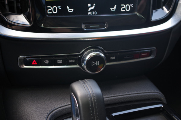 Volvo V60 2.0 T6 350 PK Recharge AWD R-Design, Panoramadak, Adap. Cruise Control, 360 Camera, Leder
