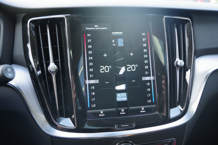Volvo V60 2.0 T6 350 PK Recharge AWD R-Design, Panoramadak, Adap. Cruise Control, 360 Camera, Leder
