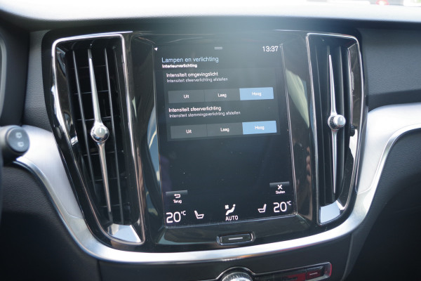 Volvo V60 2.0 T6 350 PK Recharge AWD R-Design, Panoramadak, Adap. Cruise Control, 360 Camera, Leder