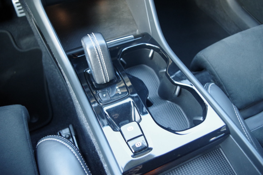 Volvo XC40 1.5 T5 262 PK Recharge R-Design PHEV, Trekhaak, Adap. Cruise Control, Winterpakket, LED