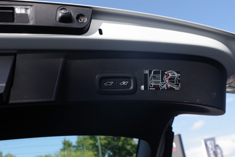 Volvo XC40 1.5 T5 262 PK Recharge R-Design PHEV, Trekhaak, Adap. Cruise Control, Winterpakket, LED