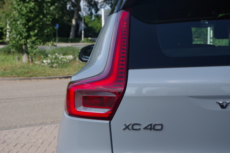 Volvo XC40 1.5 T5 262 PK Recharge R-Design PHEV, Trekhaak, Adap. Cruise Control, Winterpakket, LED