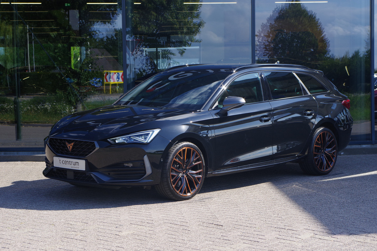CUPRA Leon Sportstourer 1.4 e-Hybrid 245 PK VZ Copper Edition PHEV, Trekhaak, Adap. Cruise Control, Camera