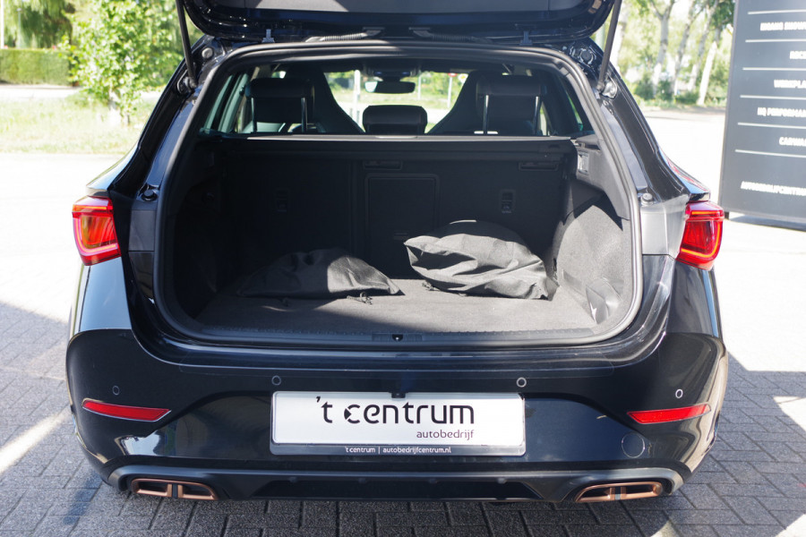 CUPRA Leon Sportstourer 1.4 e-Hybrid 245 PK VZ Copper Edition PHEV, Trekhaak, Adap. Cruise Control, Camera