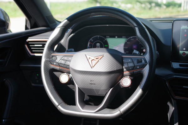 CUPRA Leon Sportstourer 1.4 e-Hybrid 245 PK VZ Copper Edition PHEV, Trekhaak, Adap. Cruise Control, Camera