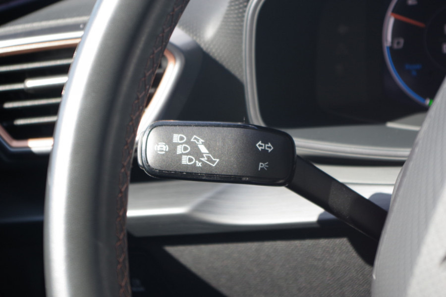 CUPRA Leon Sportstourer 1.4 e-Hybrid 245 PK VZ Copper Edition PHEV, Trekhaak, Adap. Cruise Control, Camera