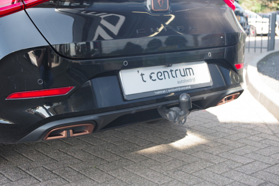 CUPRA Leon Sportstourer 1.4 e-Hybrid 245 PK VZ Copper Edition PHEV, Trekhaak, Adap. Cruise Control, Camera