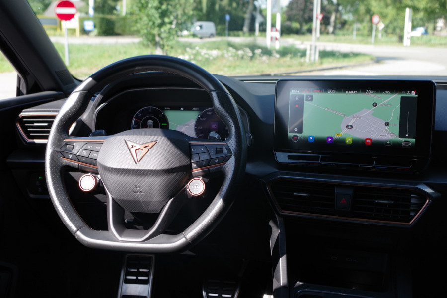CUPRA Leon Sportstourer 1.4 e-Hybrid 245 PK VZ Copper Edition PHEV, Trekhaak, Adap. Cruise Control, Camera