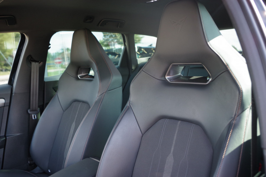 CUPRA Leon Sportstourer 1.4 e-Hybrid 245 PK VZ Copper Edition PHEV, Trekhaak, Adap. Cruise Control, Camera