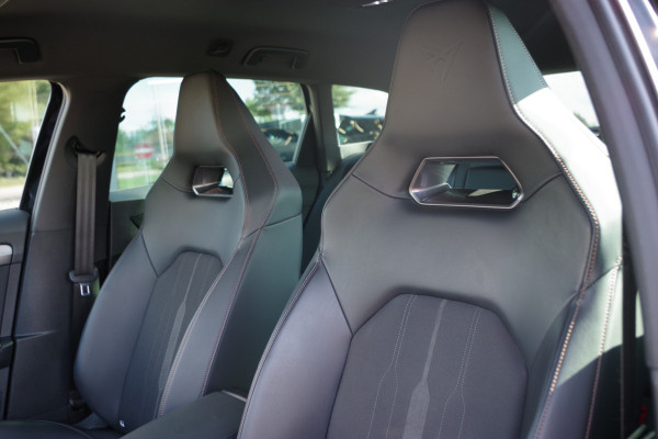 CUPRA Leon Sportstourer 1.4 e-Hybrid 245 PK VZ Copper Edition PHEV, Trekhaak, Adap. Cruise Control, Camera
