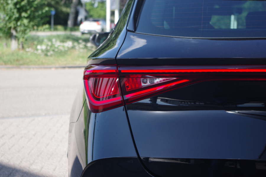 CUPRA Leon Sportstourer 1.4 e-Hybrid 245 PK VZ Copper Edition PHEV, Trekhaak, Adap. Cruise Control, Camera